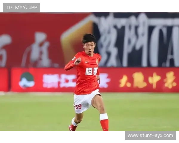 中国足球67位传奇球星回顾与解析 聚焦历史与现状 中国足球67位传奇球星回顾与解析 聚焦历史与现状